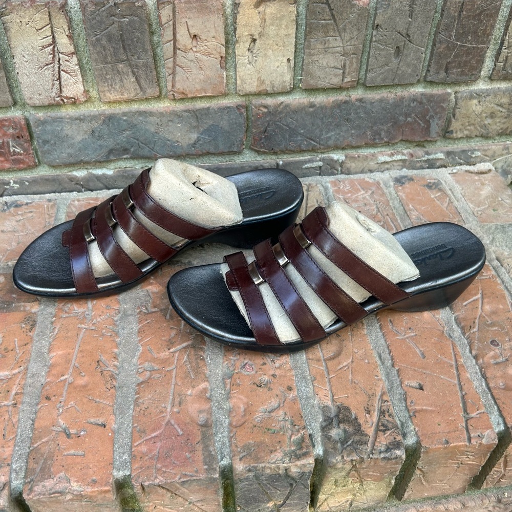 Clarks Ella Classical brown sandals size 7.5 EUC in slightly damaged box